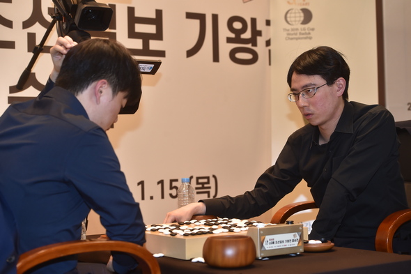 신민준, LG배 결승 1국 역전패 